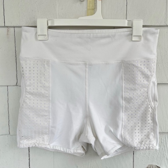 Tuckernuck White Cane 4 Inch Compression Tennis Shorts size Large - Picture 2 of 3